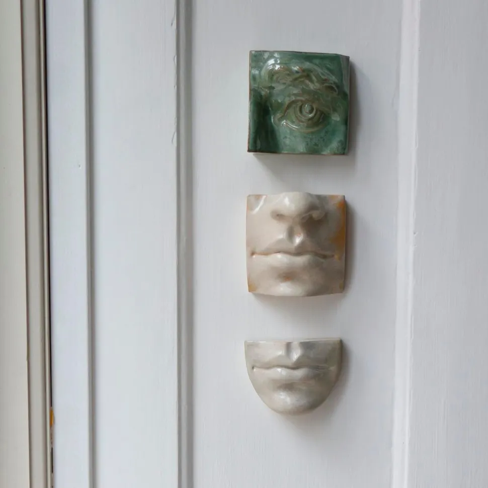 Laoru Laoru Mouth I Relief Antique White