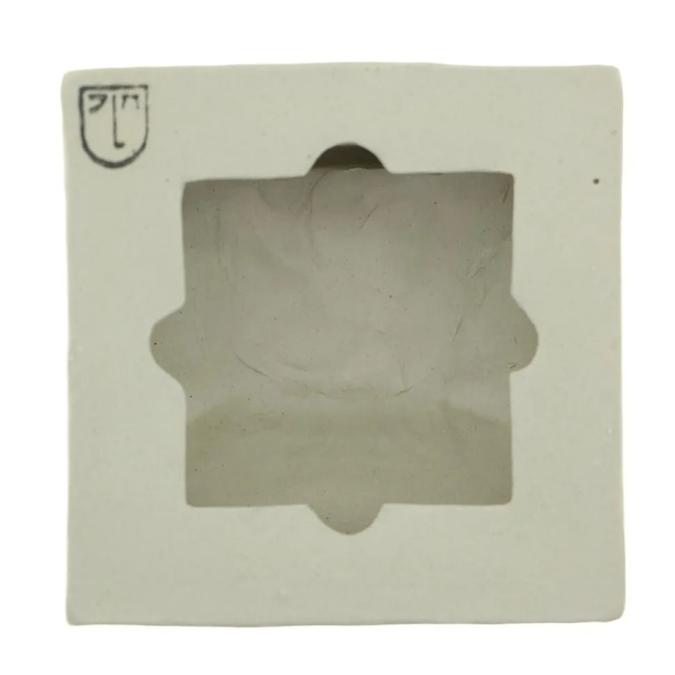 Laoru Laoru Mouth I Relief Antique White