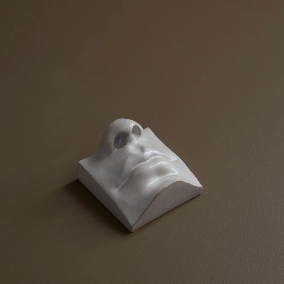 Laoru Laoru Mouth I Relief Antique White