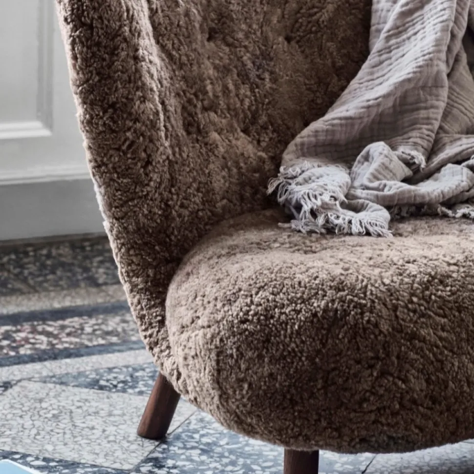 &Tradition Lille Petra VB2 Sofa Sahara Sheepskin Walnut Legs